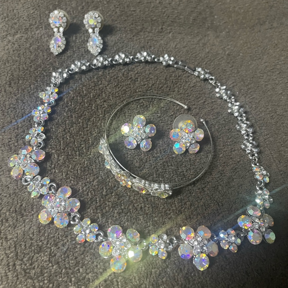 Elegant Silver Floral Jewelry Set